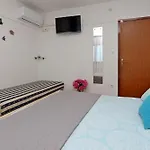 Apartament With Wifi - 5555 Crikvenica