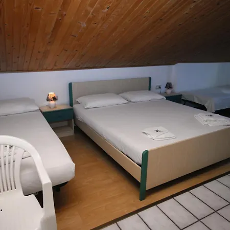 Apartment With Wifi - 5555 Crikvenica
