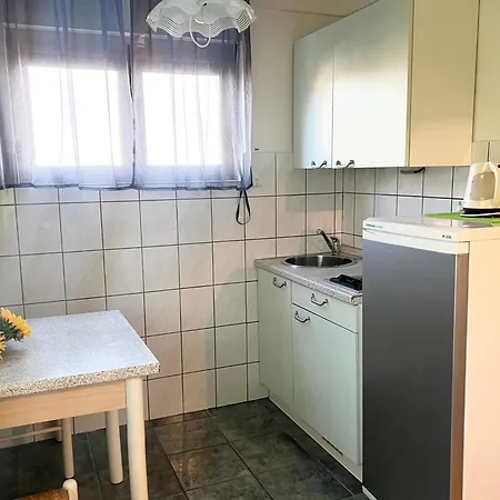 Apartment With Wifi - 5555 Crikvenica