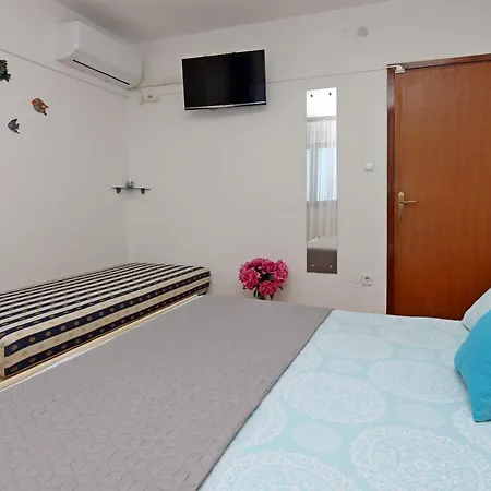 Apartmán With Wifi - 5555 Crikvenica
