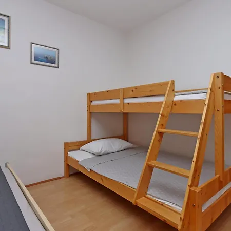 Apartmán With Wifi - 5555 Crikvenica