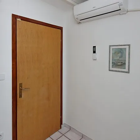 Apartmán With Wifi - 5555 Crikvenica